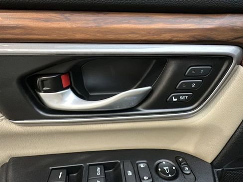 Used 2018 Honda CR-V Touring image 11