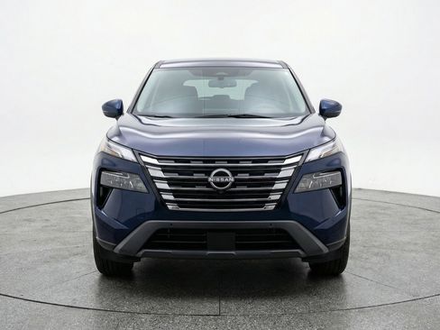 Used 2025 Nissan Rogue SV AWD/4WD image 2