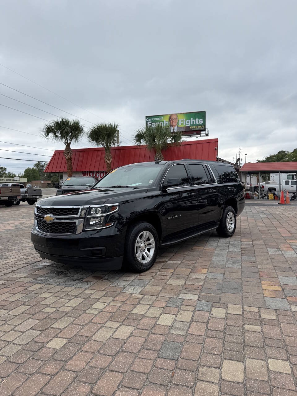 Used 2018 Chevrolet Suburban LT RWD image 12