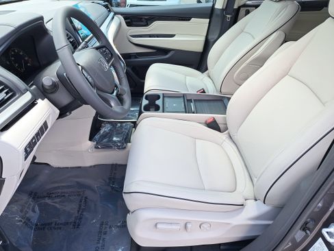 New 2026 Honda Odyssey Touring image 17