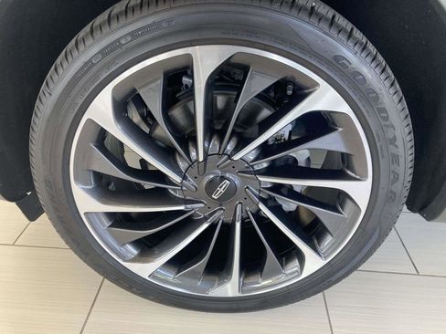 Used 2025 Lincoln Aviator Reserve w/ Equipment Group 201A AWD/4WD image 12