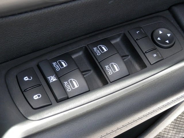 Used 2026 Chrysler Pacifica Select FWD image 16