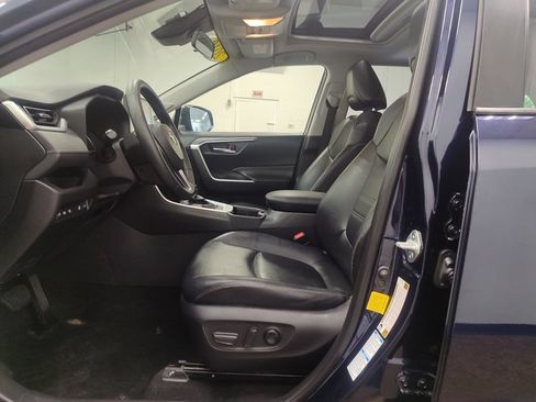 Used 2019 Toyota RAV4 XLE Premium w/ Cold Weather Package AWD/4WD image 11