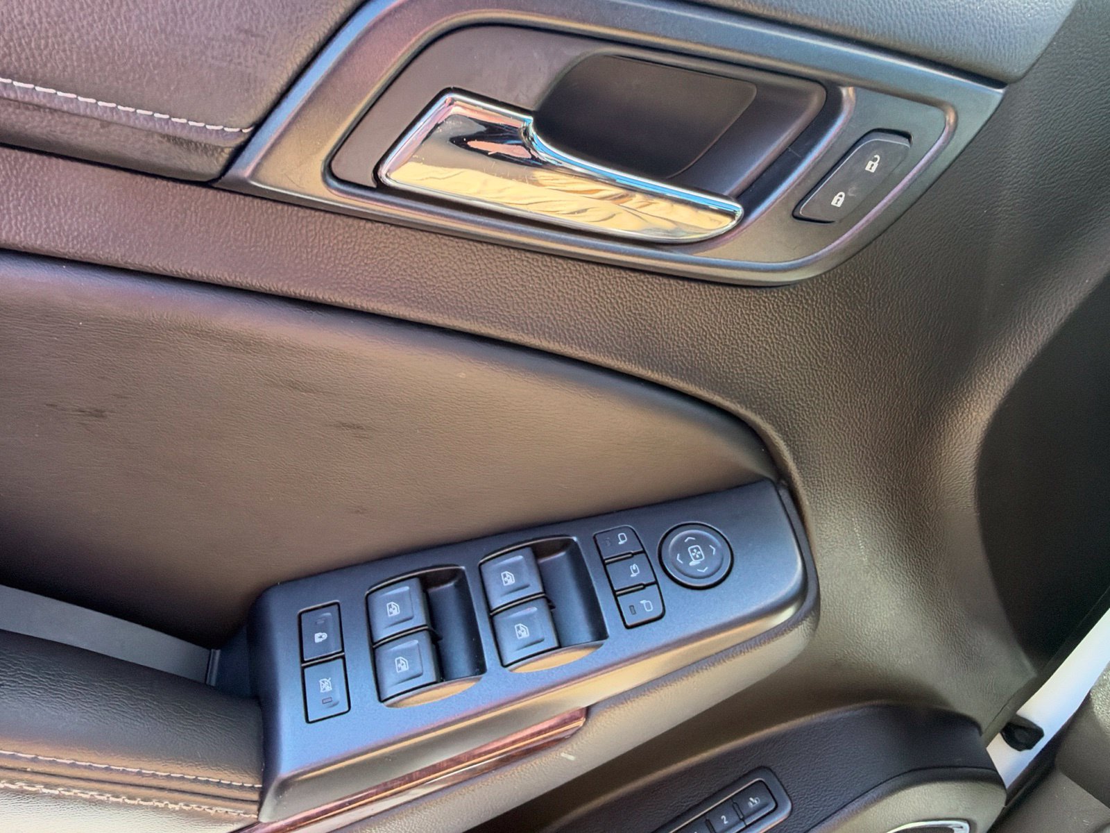 Used 2016 GMC Yukon SLT AWD/4WD image 19