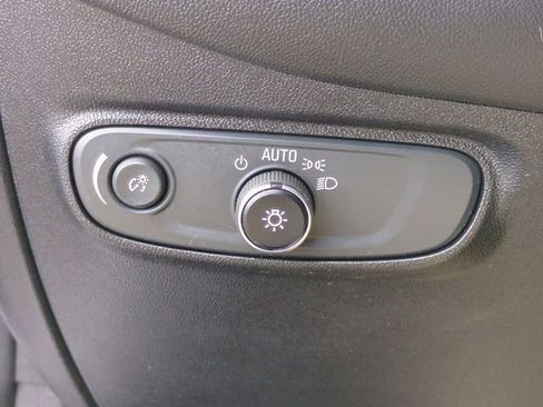 Used 2019 Chevrolet Equinox LT FWD image 17