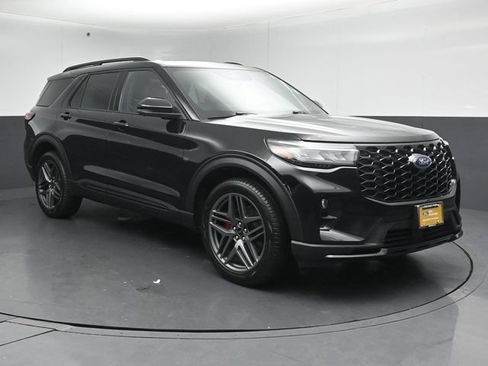 Certified 2025 Ford Explorer ST-Line w/ Premium Package AWD/4WD image 1