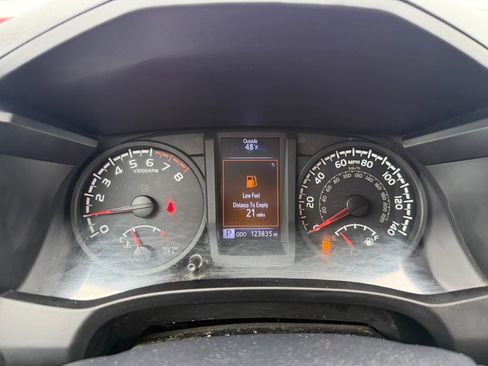 Used 2019 Toyota Tacoma SR w/ SR Convenience Package image 16