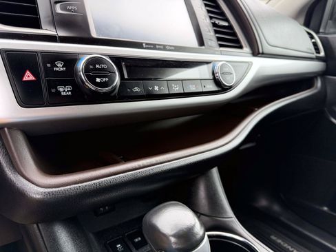 Used 2016 Toyota Highlander XLE AWD/4WD image 28