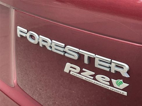 Used 2015 Subaru Forester 2.5i Premium w/ All-Weather Package AWD/4WD image 10