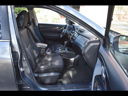 Used 2020 Nissan Rogue SV w/ Premium Package FWD image 34