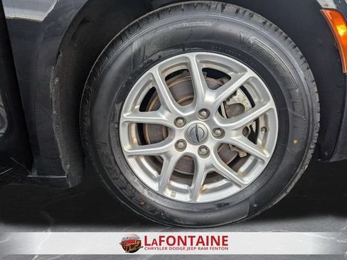 Used 2023 Chrysler Pacifica Touring-L FWD image 35