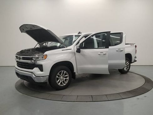 Used 2024 Chevrolet Silverado 1500 LT AWD/4WD image 12