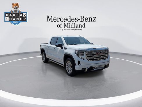 Used 2023 GMC Sierra 1500 Denali w/ Technology Package AWD/4WD image 2