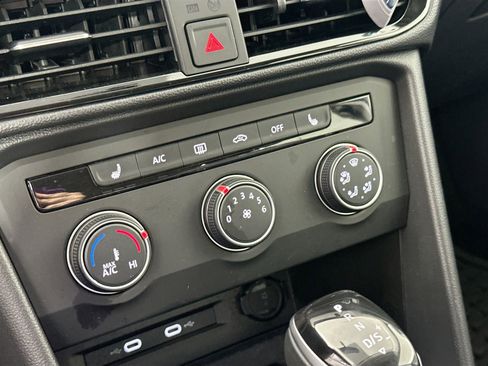 Certified 2022 Volkswagen Taos SE image 14