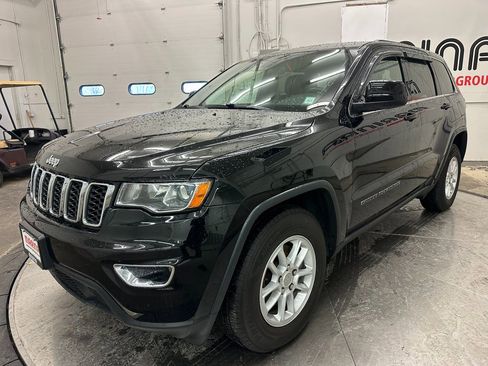 Used 2018 Jeep Grand Cherokee Laredo image 11