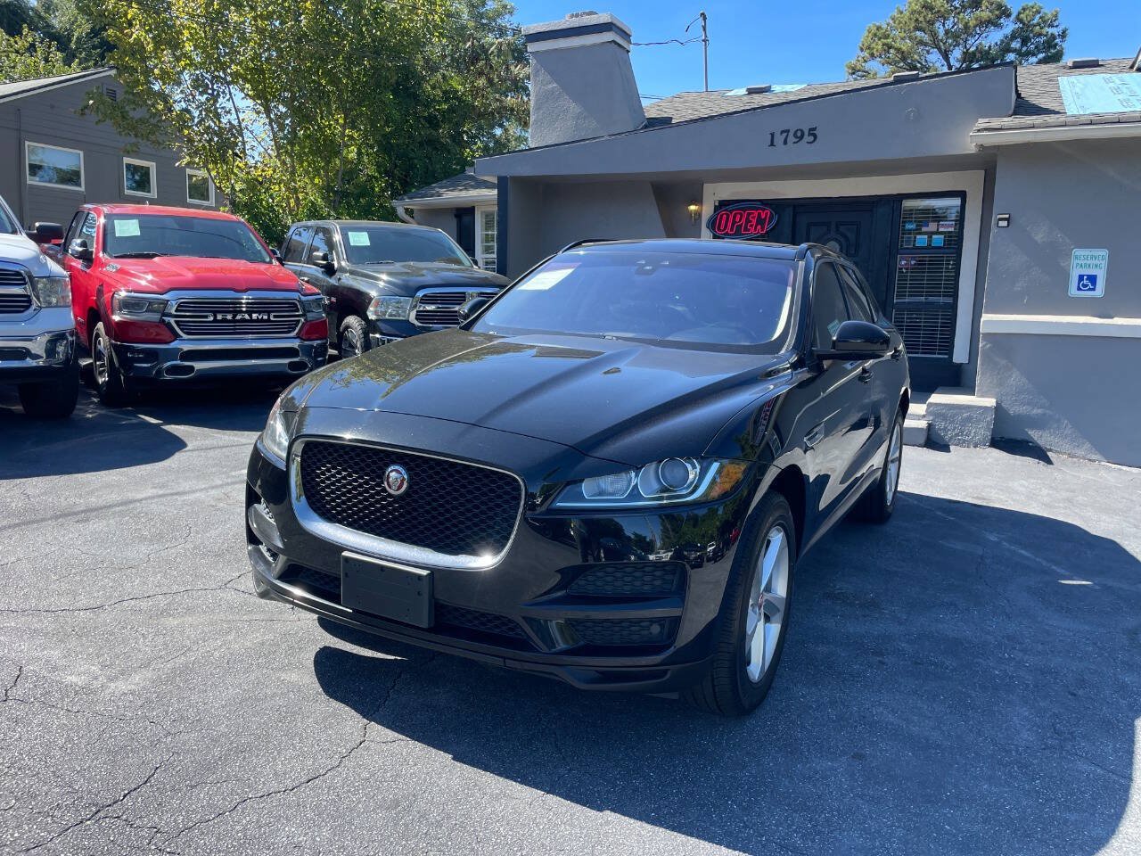 Used 2017 Jaguar F-PACE Premium AWD/4WD image 2