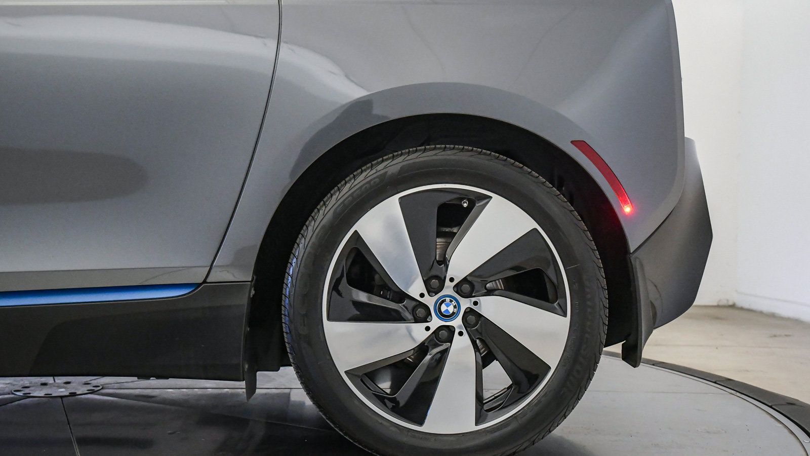 Used 2017 BMW i3 w/ Range Extender RWD image 10