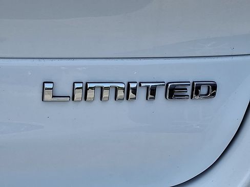 Used 2023 Jeep Grand Cherokee L Limited AWD/4WD image 29