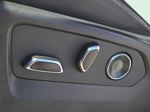 Used 2024 GMC Yukon XL Denali image 14