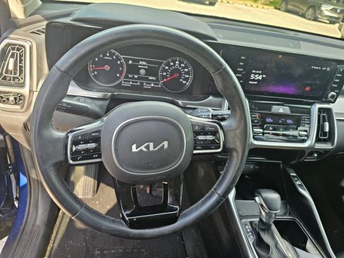 Used 2023 Kia Sorento S FWD image 9