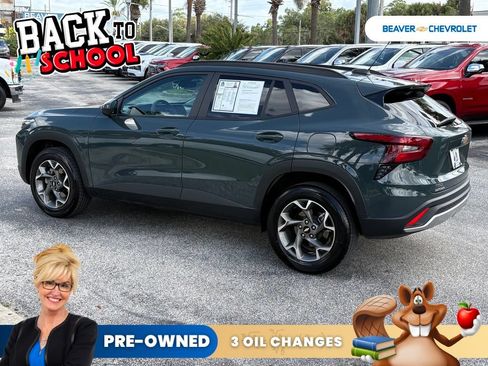 Used 2025 Chevrolet Trax LT FWD image 5