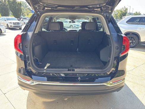 Used 2024 GMC Terrain SLT AWD/4WD image 28