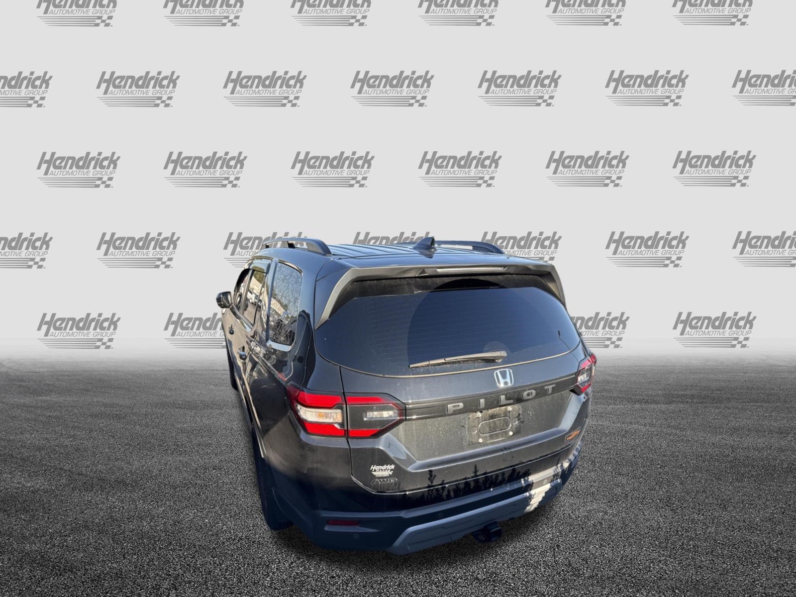 Used 2025 Honda Pilot TrailSport image 8