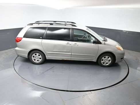 Used 2008 Toyota Sienna FWD image 11