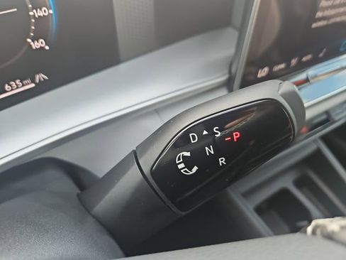 New 2025 Volkswagen Tiguan SE AWD/4WD image 32