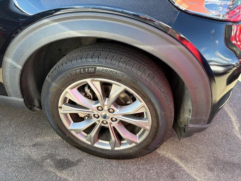 Used 2022 Ford Explorer XLT w/ Equipment Group 202A image 4