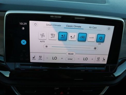 Used 2025 Volkswagen Atlas SE image 16