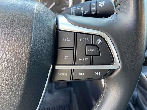 Used 2024 Toyota Highlander XLE image 33