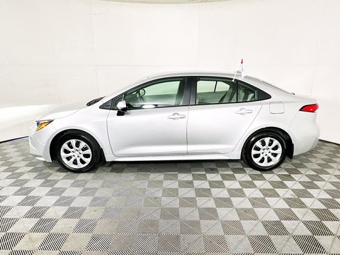Used 2025 Toyota Corolla LE FWD image 9