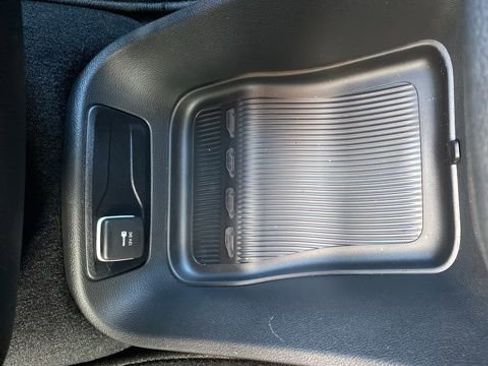 New 2026 Chrysler Pacifica Select image 28