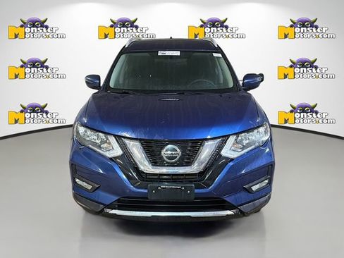 Used 2018 Nissan Rogue SV image 2
