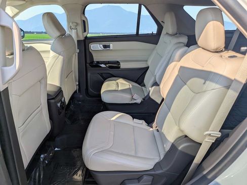 Certified 2023 Ford Explorer Platinum w/ Technology Package AWD/4WD image 16