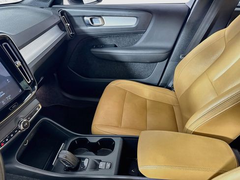 Used 2019 Volvo XC40 T5 Momentum AWD/4WD image 21