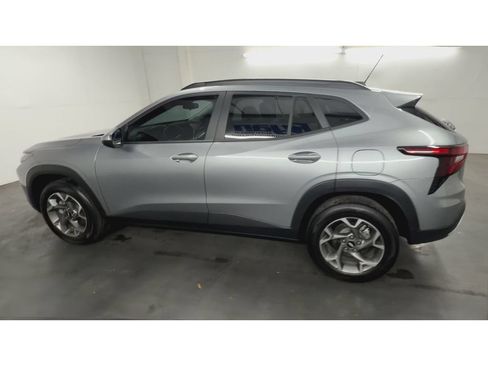 Used 2025 Chevrolet Trax LT w/ Driver Confidence Package FWD image 6