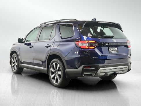 Used 2025 Honda Pilot Touring image 3