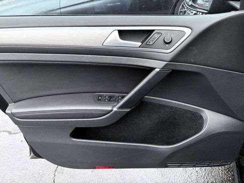 Used 2015 Volkswagen Golf S image 10