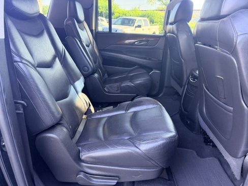 Used 2019 Cadillac Escalade ESV 2WD image 18
