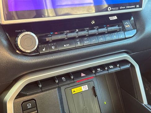 Used 2023 Toyota Tundra Limited image 24