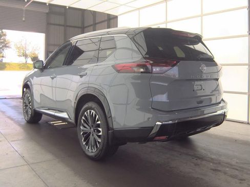 Used 2024 Nissan Rogue Platinum w/ Platinum Premium Package FWD image 5