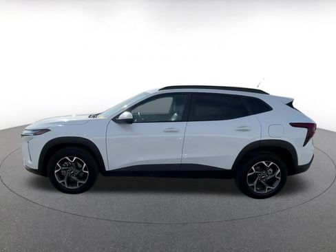 Used 2025 Chevrolet Trax LT image 9