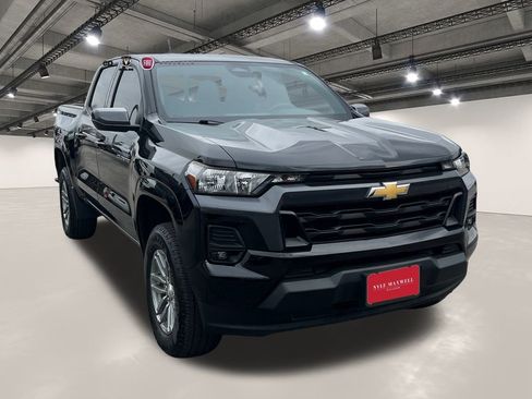 Used 2024 Chevrolet Colorado LT w/ LT Convenience Package image 2
