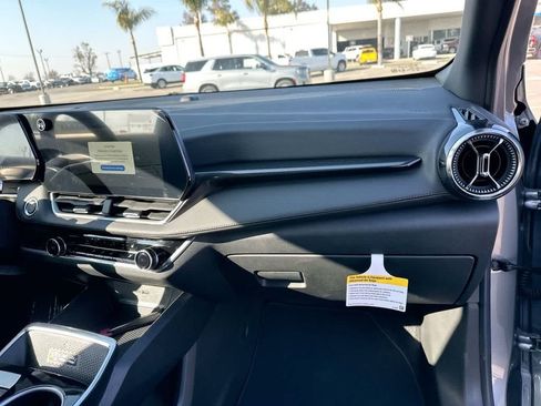 New 2025 Chevrolet Equinox LT w/ Convenience Package II image 30