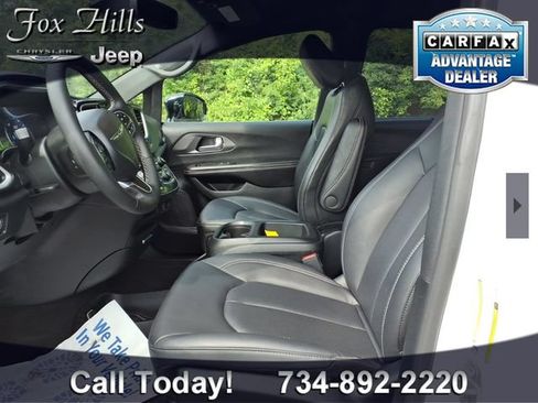 Used 2026 Chrysler Pacifica Select FWD image 16
