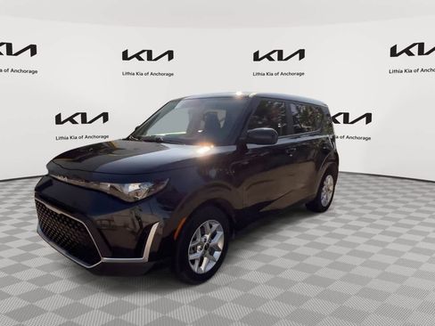Used 2023 Kia Soul LX w/ Option Group 015 FWD image 4