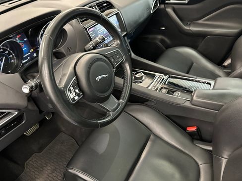 Used 2019 Jaguar F-PACE Premium image 5