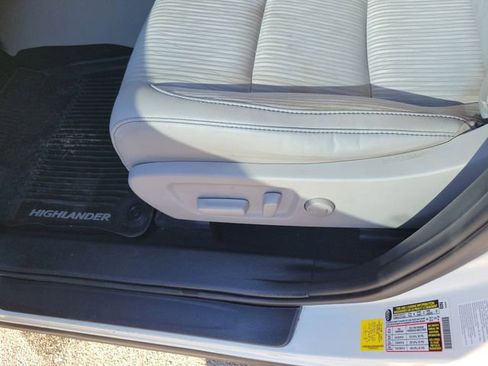 Used 2019 Toyota Highlander Plus image 16